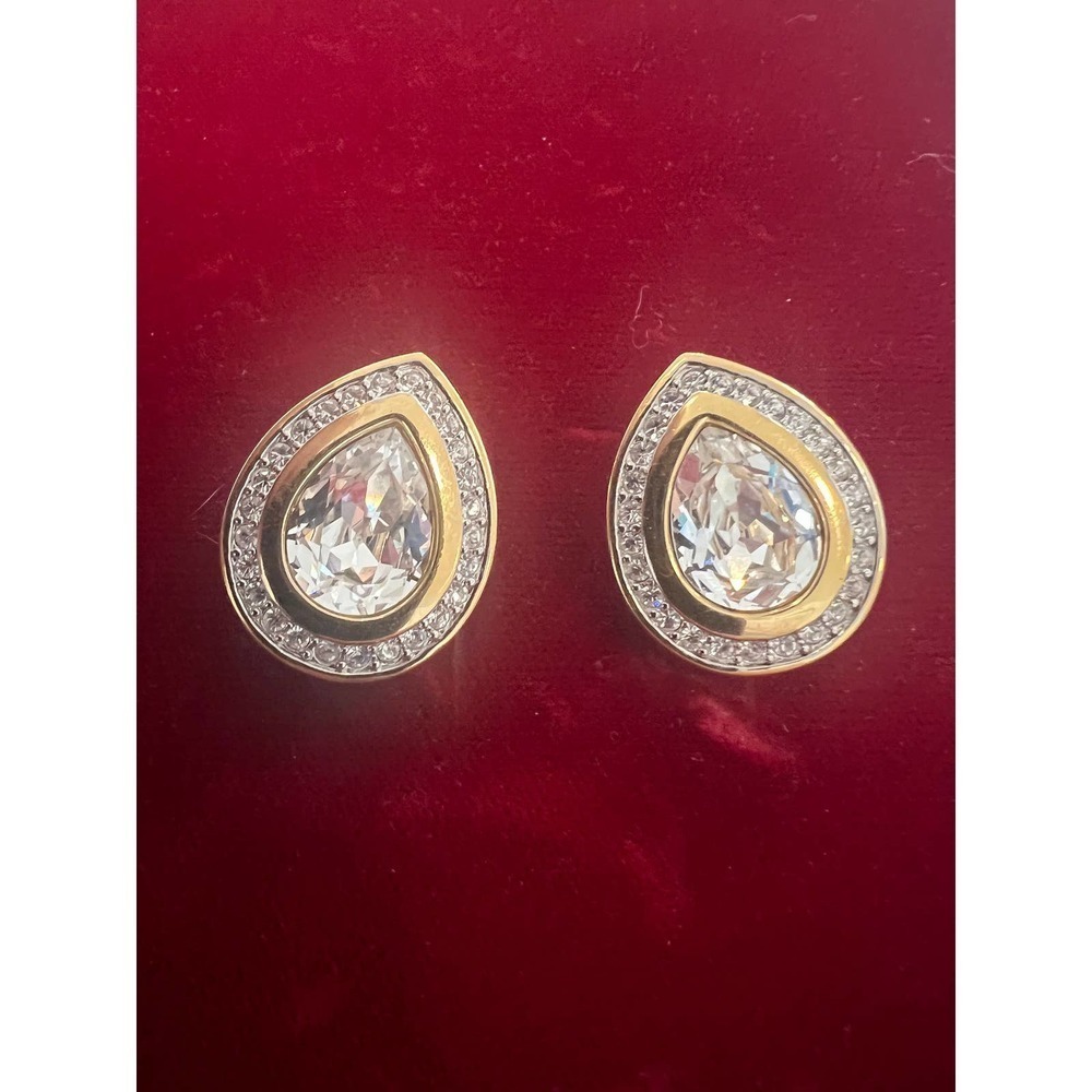 Stunning vintage Swarovski Brand Clip on Earrings